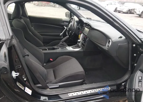 2017 Toyota 86 из США, поврежденный, VIN JF1ZNAA14H8701682